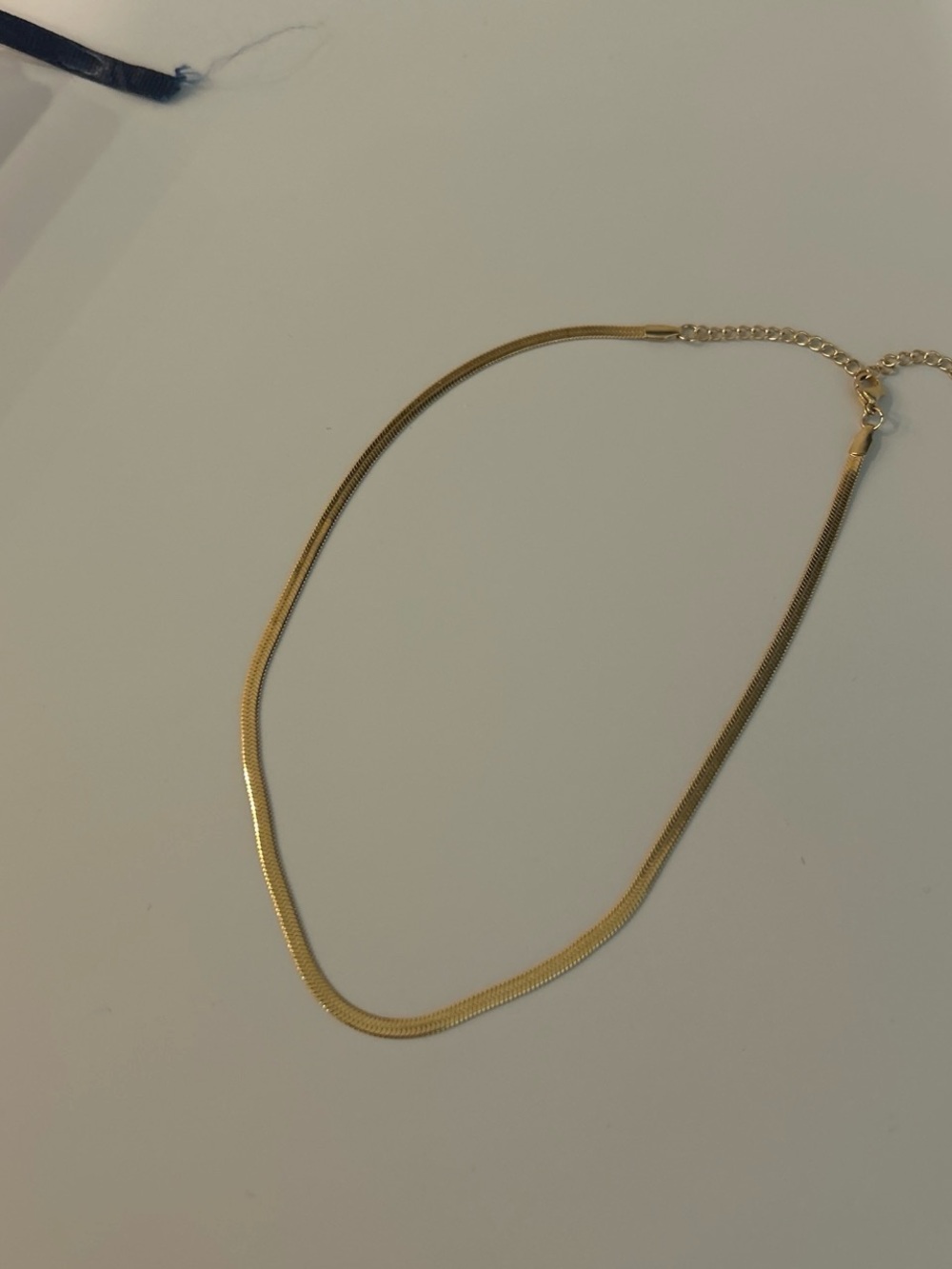 Elegant Gold Herringbone Choker Necklace - Picture 4 of 4